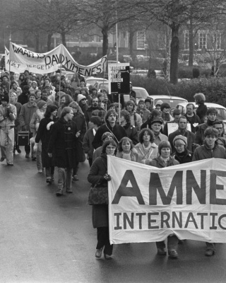 Demonstratie Amnesty International 1981 foto: M. Antonisse