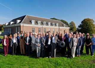 Groepsfoto van vertegenwoordigers van RHC's en Rijk. 