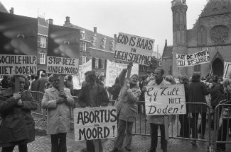 Abortusdemonstratie tegenstanders 1974, foto: H. Peters