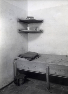 Dodencel 601 in het Oranjehotel (niet de cel van Maduro) (1946).